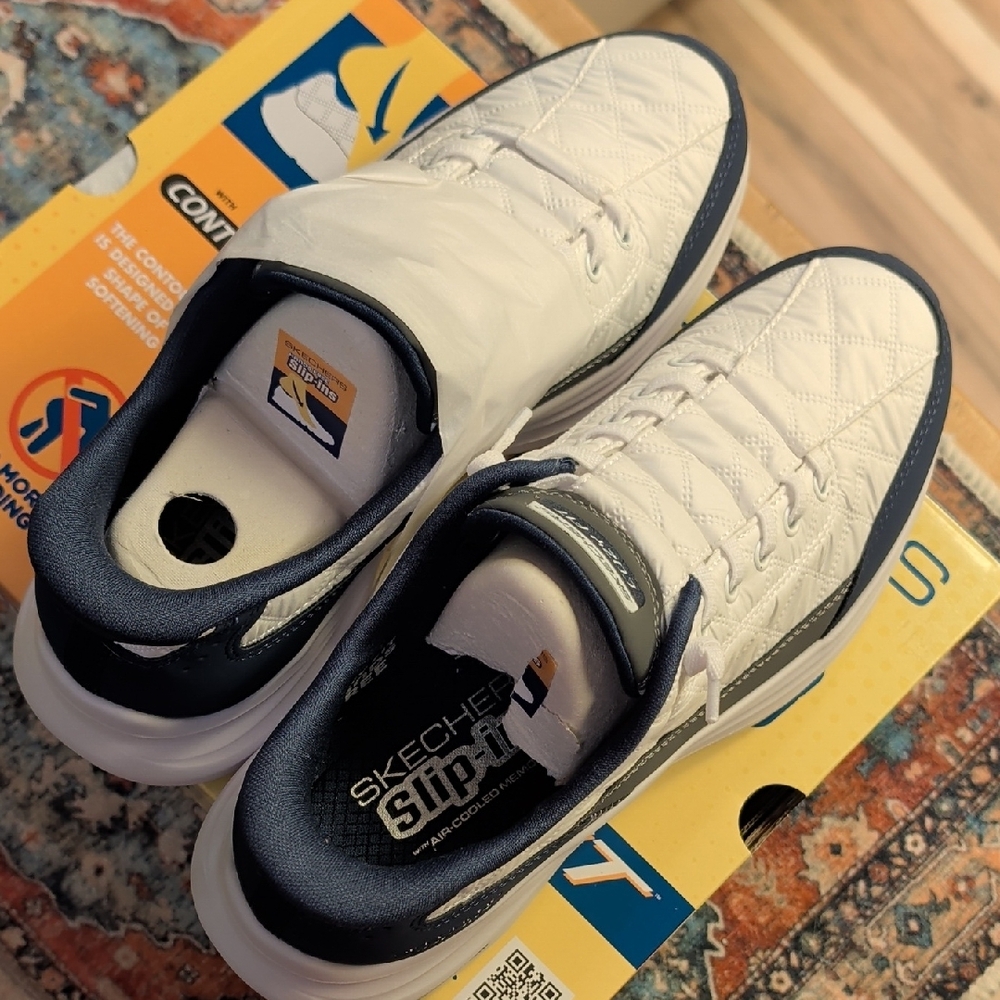Skechers Women's Quilted White and Navy Athletic Shoes - Picture 5 of 9